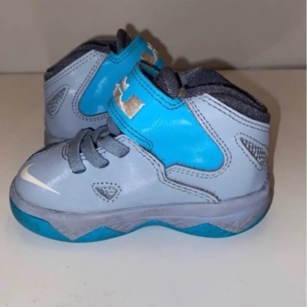 Nike 'LeBron Soldier 7' Basketball Shoe size 5